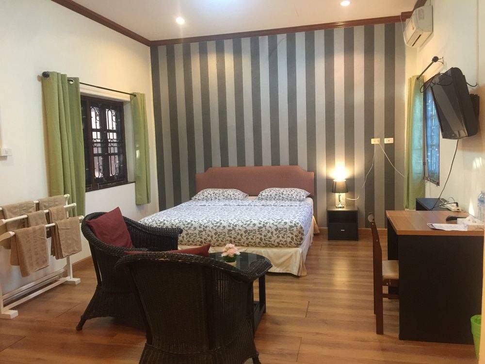 Oyo 1117 Phuket Airport Suites Thalang Luaran gambar